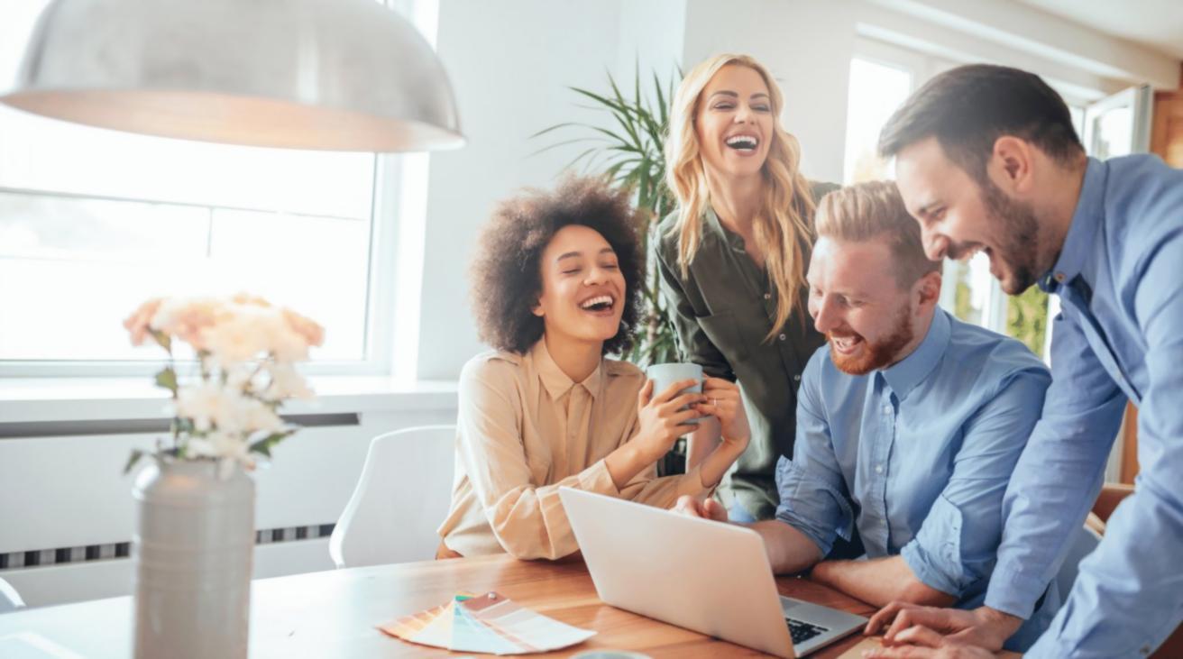 SEO-Spezialist bei der technischen Website-Analyse